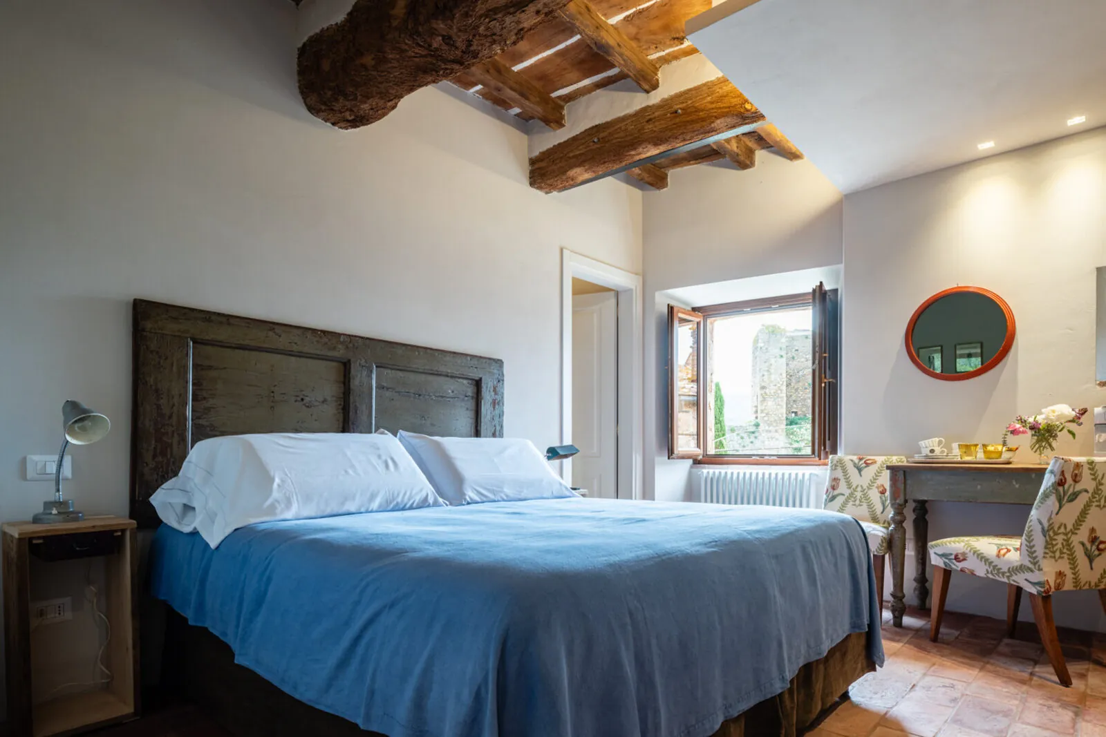 Il Vicolo, il letto e la finestra