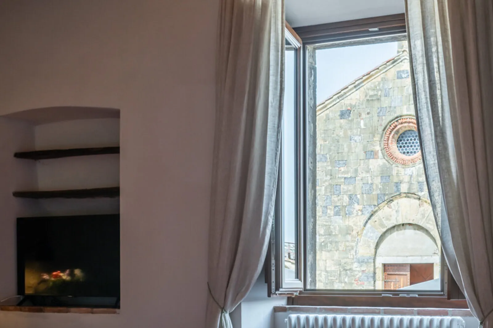 La Piazza, la finestra sulla pieve