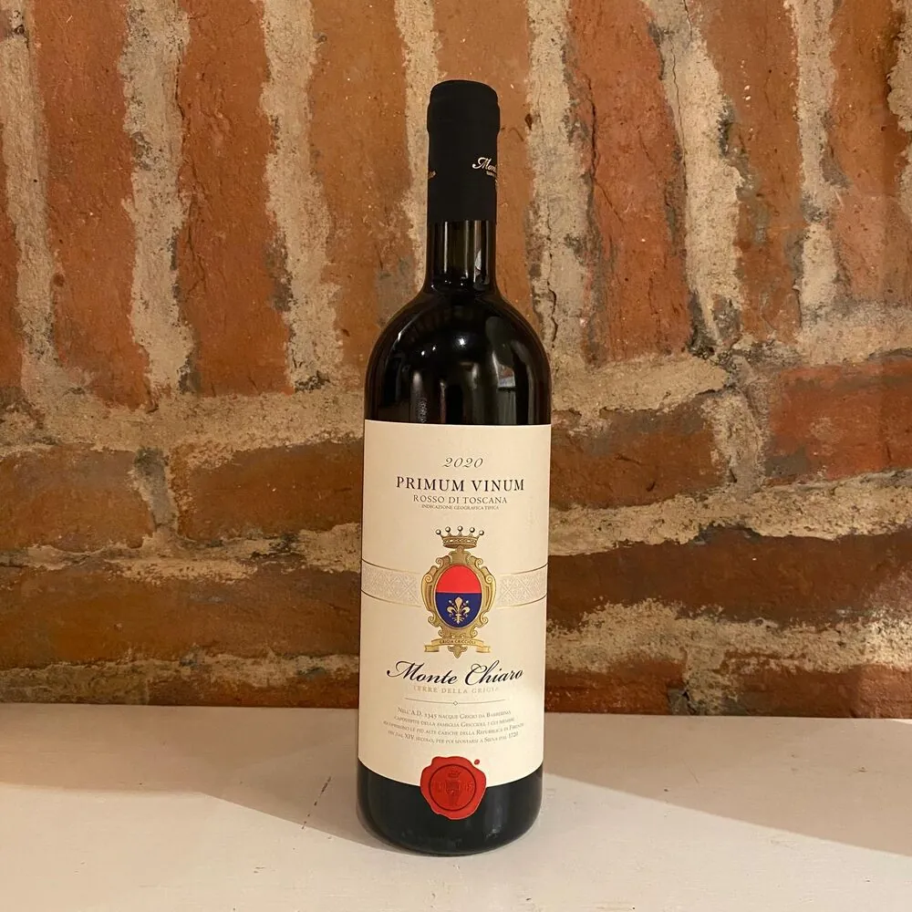 Una botella de Primum Vinum de Tenuta di Montechiaro